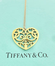 Laden Sie das Bild in den Galerie-Viewer, Authentic Tiffany & Co. Enchant Gold Heart Necklace Large Heart 18K Yellow Gold Pendant Necklace