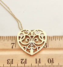 Laden Sie das Bild in den Galerie-Viewer, Authentic Tiffany & Co. Enchant Gold Heart Necklace Large Heart 18K Yellow Gold Pendant Necklace