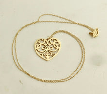 Laden Sie das Bild in den Galerie-Viewer, Authentic Tiffany & Co. Enchant Gold Heart Necklace Large Heart 18K Yellow Gold Pendant Necklace