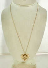 Laden Sie das Bild in den Galerie-Viewer, Authentic Tiffany & Co. Enchant Gold Heart Necklace Large Heart 18K Yellow Gold Pendant Necklace