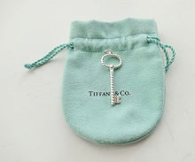 Carica l'immagine nel visualizzatore di Gallery, Authentic Tiffany & Co. Oval Twist Key Sterling Silver Twisted Size Medium Keys Pendant Necklace