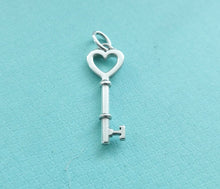 Carica l'immagine nel visualizzatore di Gallery, Authentic Tiffany & Co. Heart Key Pendant Sterling Silver Size Small Charm Necklace
