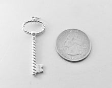 Carica l'immagine nel visualizzatore di Gallery, Authentic Tiffany & Co. Oval Twist Key Sterling Silver Twisted Size Medium Keys Pendant Necklace