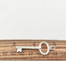 Carica l'immagine nel visualizzatore di Gallery, Authentic Tiffany & Co. Oval Twist Key Sterling Silver Twisted Size Medium Keys Pendant Necklace