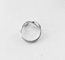 Laden Sie das Bild in den Galerie-Viewer, Authentic Tiffany & Co. Infinity Ring Sterling Silver Infinity Figure 8 Band Ring Size 5