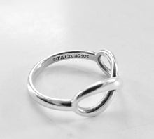 Carica l'immagine nel visualizzatore di Gallery, Authentic Tiffany & Co. Infinity Ring Sterling Silver Infinity Figure 8 Band Ring Size 4.5