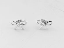 Carica l'immagine nel visualizzatore di Gallery, Authentic Tiffany & Co. Bow Earrings Pierced Sterling Silver Size Mini Bows BowTie Earrings