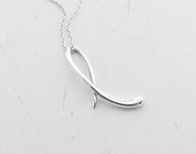 Carica l'immagine nel visualizzatore di Gallery, Authentic Tiffany & Co. Elsa Peretti Sterling Silver Letter "L" Initial Pendant Necklace