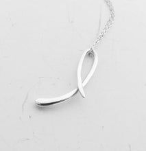 Carica l'immagine nel visualizzatore di Gallery, Authentic Tiffany & Co. Elsa Peretti Sterling Silver Letter "L" Initial Pendant Necklace