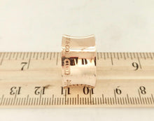 Laden Sie das Bild in den Galerie-Viewer, Authentic Tiffany Co. 1837 Rubedo Ring Wide T & Co NY Concave Metal Ring Size 6.5