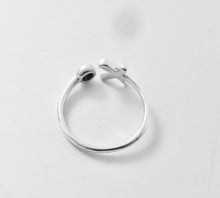 Load image into Gallery viewer, Authentic Tiffany & Co. Paloma Picasso Graffiti X Wire Ring Diamond Sterling Silver XO Love Kisses Band Ring Size 6.5