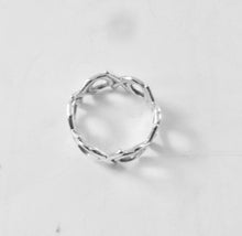 Load image into Gallery viewer, Authentic Tiffany & Co. Paloma Picasso Graffiti Ring Sterling Silver XO Love Kisses Band Ring Size 5.5