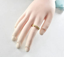 Load image into Gallery viewer, Authentic Tiffany & Co. Somerset Diamond Mesh Ring Yellow Gold Three 3 Diamonds Band Ring Size 7