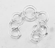 Laden Sie das Bild in den Galerie-Viewer, Tiffany & Co Atlas Link Bracelet Roman Numerals Sterling Silver Round Link Bracelet