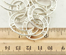 Laden Sie das Bild in den Galerie-Viewer, Tiffany & Co Atlas Link Bracelet Roman Numerals Sterling Silver Round Link Bracelet
