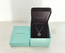 Carica l'immagine nel visualizzatore di Gallery, Authentic Tiffany & Co. Metro Diamond Heart Necklace 18K Rose Gold Heart Pendant Necklace
