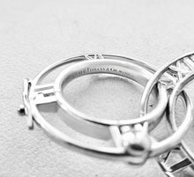 Laden Sie das Bild in den Galerie-Viewer, Tiffany & Co Atlas Link Necklace Roman Numerals Sterling Silver Round Link Necklace