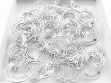 Laden Sie das Bild in den Galerie-Viewer, Tiffany & Co Atlas Link Necklace Roman Numerals Sterling Silver Round Link Necklace