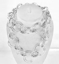 Laden Sie das Bild in den Galerie-Viewer, Tiffany & Co Atlas Link Necklace Roman Numerals Sterling Silver Round Link Necklace