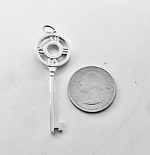 Carica l'immagine nel visualizzatore di Gallery, Authentic Tiffany & Co. Atlas Key Charm Sterling Silver Round Size Large Key Pendant Necklace