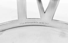 Laden Sie das Bild in den Galerie-Viewer, Tiffany & Co. Atlas Wide Hinged Bangle Bracelet Roman Numerals Sterling Silver Open Oval Bracelet