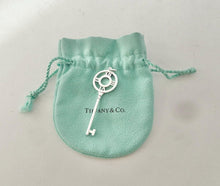 Carica l'immagine nel visualizzatore di Gallery, Authentic Tiffany & Co. Atlas Key Charm Sterling Silver Round Size Large Key Pendant Necklace