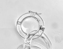 Laden Sie das Bild in den Galerie-Viewer, Tiffany & Co Atlas Link Bracelet Roman Numerals Sterling Silver Round Link Bracelet