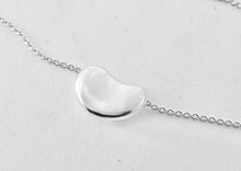 Carica l'immagine nel visualizzatore di Gallery, Authentic Tiffany & Co. Elsa Peretti Bean Necklace 14mm Sterling Silver Bean Pendant Necklace