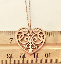 Laden Sie das Bild in den Galerie-Viewer, Authentic Tiffany & Co. Enchant Rubedo Heart Necklace Large Heart Rosy Glow Metal Pendant Necklace