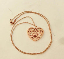 Laden Sie das Bild in den Galerie-Viewer, Authentic Tiffany & Co. Enchant Rubedo Heart Necklace Large Heart Rosy Glow Metal Pendant Necklace
