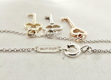 Laden Sie das Bild in den Galerie-Viewer, Tiffany & Co. Three Key Necklace 18k Yellow Gold Rose Gold Sterling Silver Mini Pendant Trefoil Heart Oval 3 Keys necklace