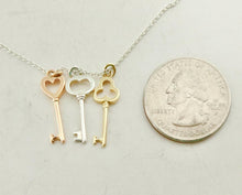 Laden Sie das Bild in den Galerie-Viewer, Tiffany & Co. Three Key Necklace 18k Yellow Gold Rose Gold Sterling Silver Mini Pendant Trefoil Heart Oval 3 Keys necklace