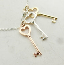 Laden Sie das Bild in den Galerie-Viewer, Tiffany & Co. Three Key Necklace 18k Yellow Gold Rose Gold Sterling Silver Mini Pendant Trefoil Heart Oval 3 Keys necklace