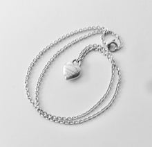 Laden Sie das Bild in den Galerie-Viewer, Authentic Return to Tiffany Full Heart Necklace Sterling Silver Tiffany & Co. Size Mini Heart Tag Pendant Necklace