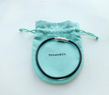 Carregar imagem no visualizador da galeria, Authentic Tiffany &amp; Co. Paloma Picasso Groove Bracelet Rubber Round Wire Sterling Silver Surfer Bracelet
