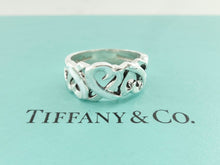 Carregar imagem no visualizador da galeria, Authentic Tiffany &amp; Co. Paloma Picasso Loving Heart Ring Triple Three Hearts Sterling Silver Band Ring Size 6
