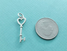 Carica l'immagine nel visualizzatore di Gallery, Authentic Tiffany &amp; Co. Heart Key Pendant Sterling Silver Size Small Charm Necklace
