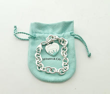 Carregar imagem no visualizador da galeria, Authentic Return to Tiffany Splash Heart Bracelet Tiffany &amp; Co. Sterling Silver Color Blue Enamel Medium Heart Tag Bracelet Size Small
