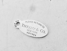 Carica l&#39;immagine nel visualizzatore di Gallery, Authentic Tiffany &amp; Co. Return to Tiffany Dog Tag Necklace Sterling Silver Large Oval Pendant Necklace
