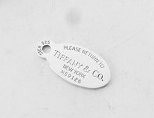 Carica l&#39;immagine nel visualizzatore di Gallery, Authentic Tiffany &amp; Co. Return to Tiffany Dog Tag Necklace Sterling Silver Large Oval Pendant Necklace
