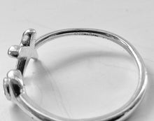 Load image into Gallery viewer, Authentic Tiffany &amp; Co. Paloma Picasso Graffiti X Wire Ring Diamond Sterling Silver XO Love Kisses Band Ring Size 6.5
