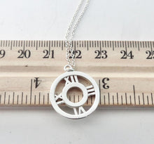 Cargar imagen en el visor de la galería, Tiffany &amp; Co. Atlas Necklace Roman Numerals Round Circle Pendant Sterling Silver Necklace Size Medium
