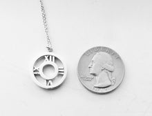 Cargar imagen en el visor de la galería, Tiffany &amp; Co. Atlas Necklace Roman Numerals Round Circle Pendant Sterling Silver Necklace Size Medium
