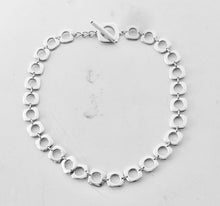 Carica l'immagine nel visualizzatore di Gallery, Authentic Tiffany &amp; Co. Square Cushion Necklace Toggle Clasp Round Cutout Link Sterling Silver Necklace
