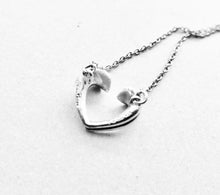 Carregar imagem no visualizador da galeria, Authentic Tiffany &amp; Co. Paloma Picasso Tenderness Heart Necklace Modern Heart Mini Size Pendant Necklace
