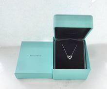 Carica l'immagine nel visualizzatore di Gallery, Authentic Tiffany &amp; Co. Diamond Heart Necklace Platinum Heart Pendant Diamonds Necklace
