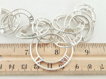 Laden Sie das Bild in den Galerie-Viewer, Tiffany &amp; Co Atlas Link Bracelet Roman Numerals Sterling Silver Round Link Bracelet
