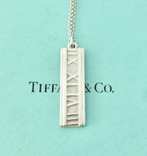 Carica l'immagine nel visualizzatore di Gallery, Tiffany &amp; Co. Atlas Bar Necklace Sterling Silver Roman Numerals Rectangle Pendant Necklace
