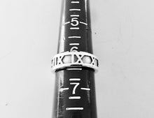 Laden Sie das Bild in den Galerie-Viewer, Authentic Tiffany &amp; Co. Atlas Ring Sterling Silver Narrow Roman Numerals Band Ring Size 6.25
