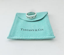 Laden Sie das Bild in den Galerie-Viewer, Authentic Tiffany &amp; Co. Atlas Ring Sterling Silver Narrow Roman Numerals Band Ring Size 6.25
